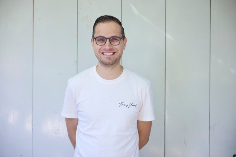 Portret van Wesley Eeckhout, oprichter en creative director van Dikgedrukt.